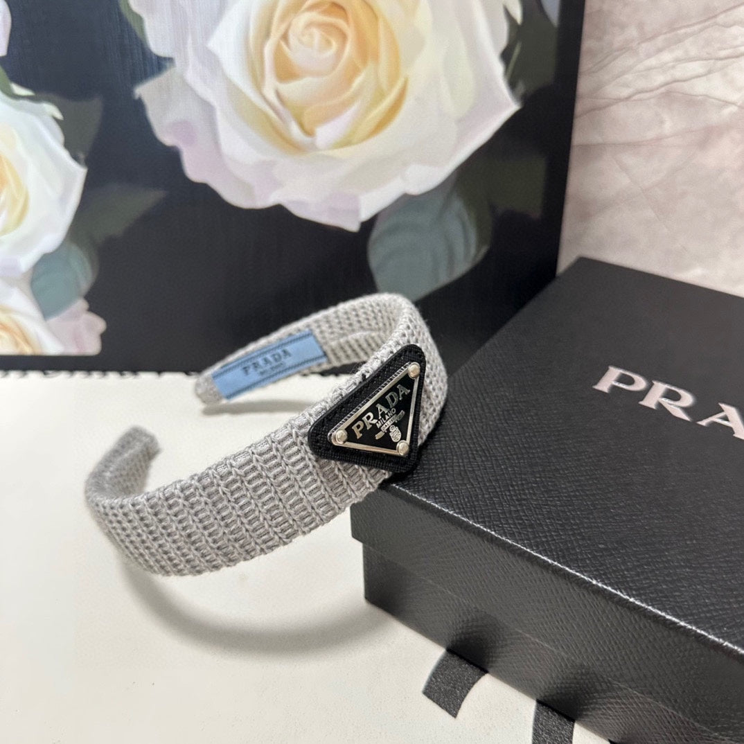 PRADA HAIRBAND IN PALE GRAY KNITTED WOOL 381467