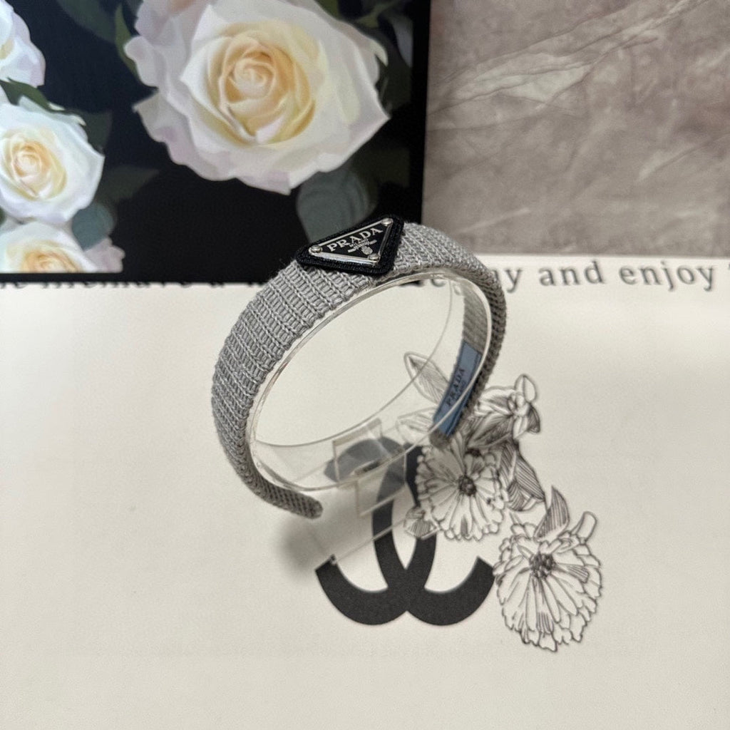 PRADA HAIRBAND IN PALE GRAY KNITTED WOOL 381467