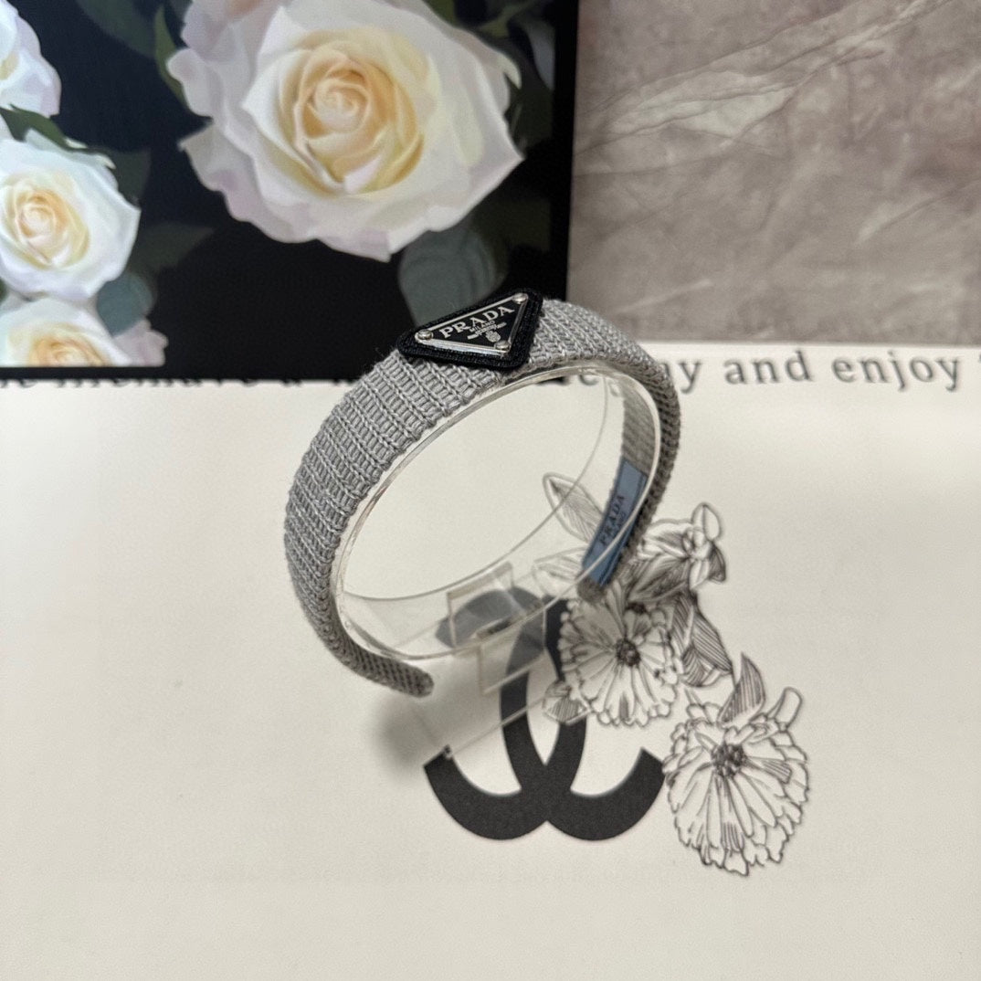 PRADA HAIRBAND IN PALE GRAY KNITTED WOOL 381467