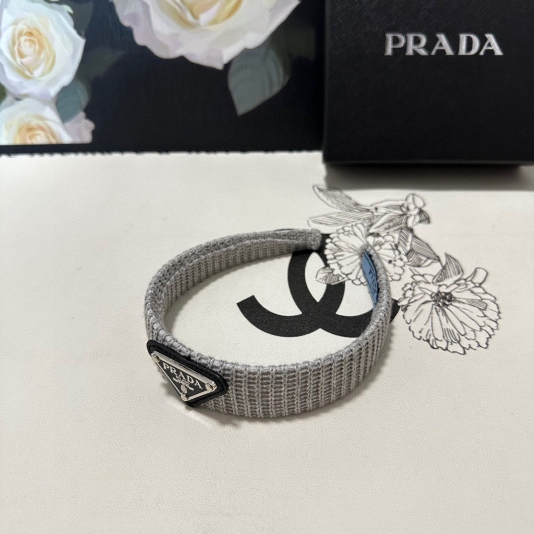 PRADA HAIRBAND IN PALE GRAY KNITTED WOOL 381467