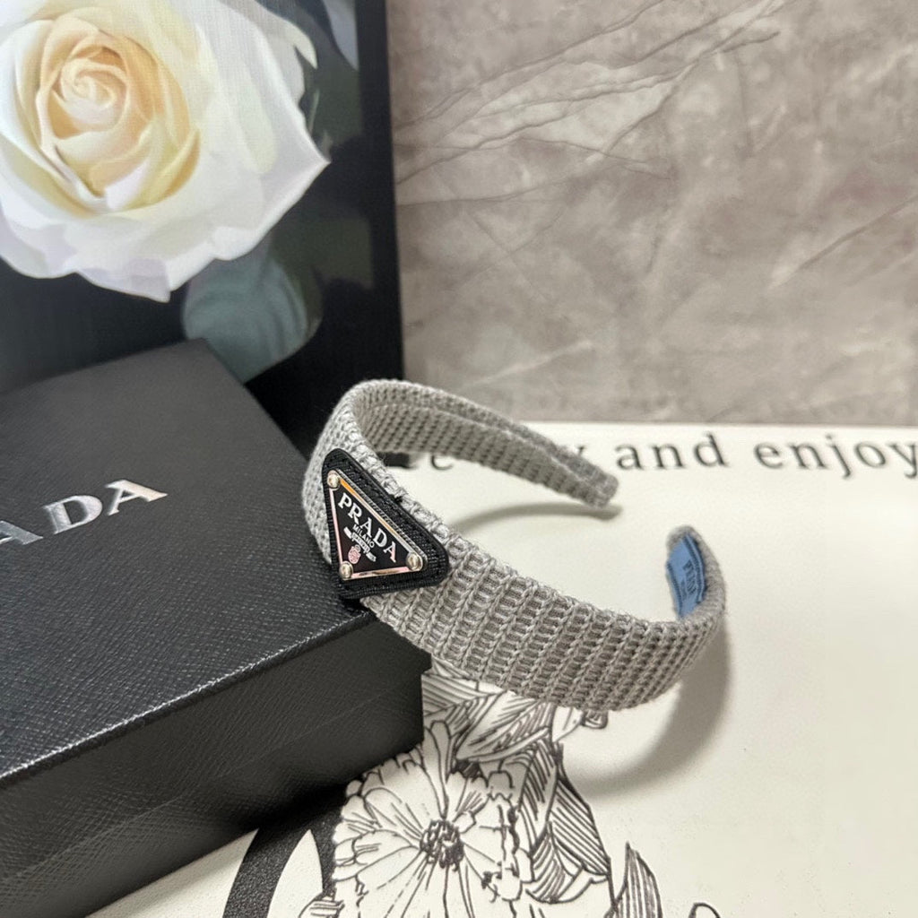 PRADA HAIRBAND IN PALE GRAY KNITTED WOOL 381467