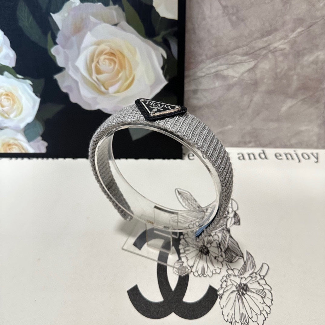 PRADA HAIRBAND IN PALE GRAY KNITTED WOOL 381467