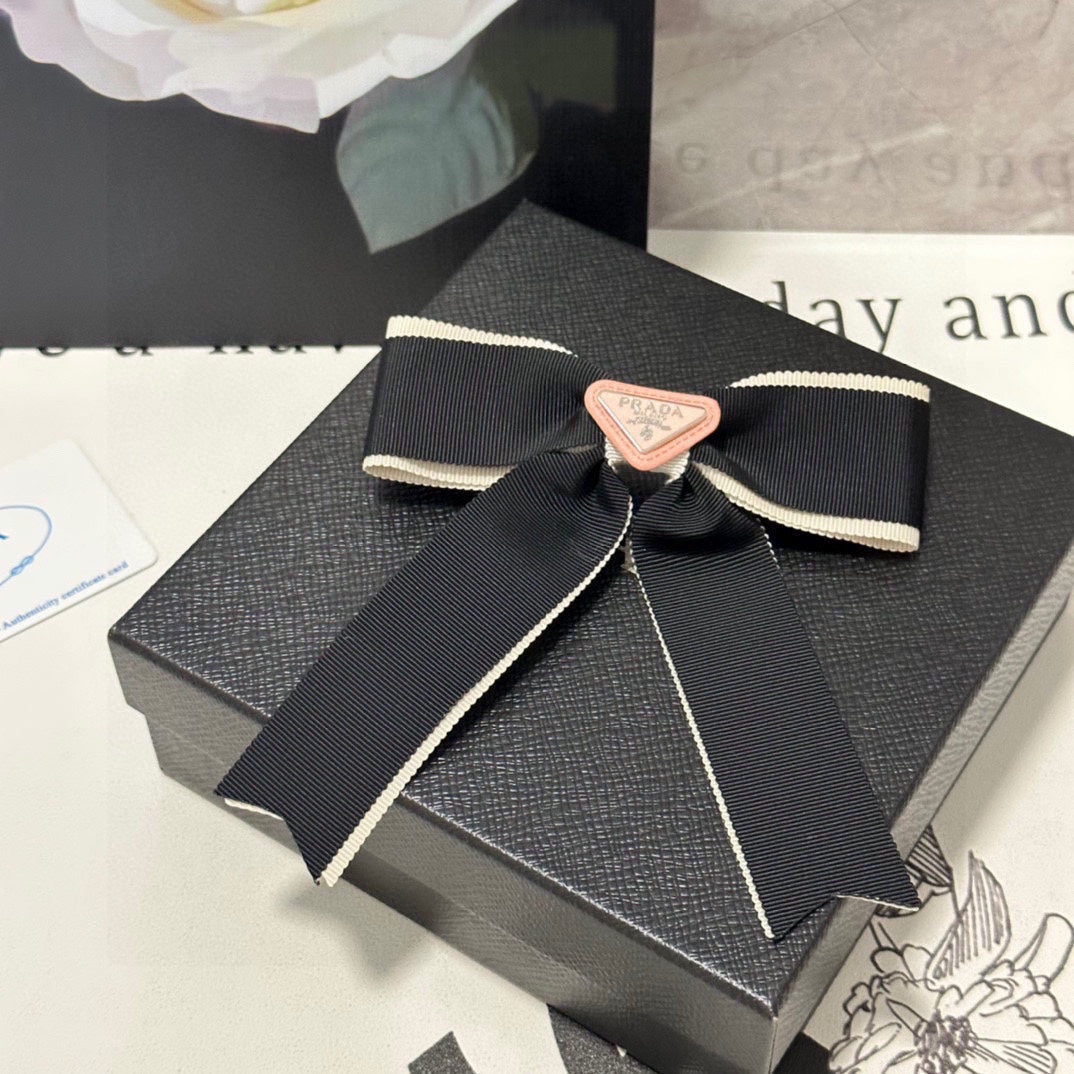 PRADA BOW HAIR CLIP IN BLACK MIX BEIGE FABRIC 406108
