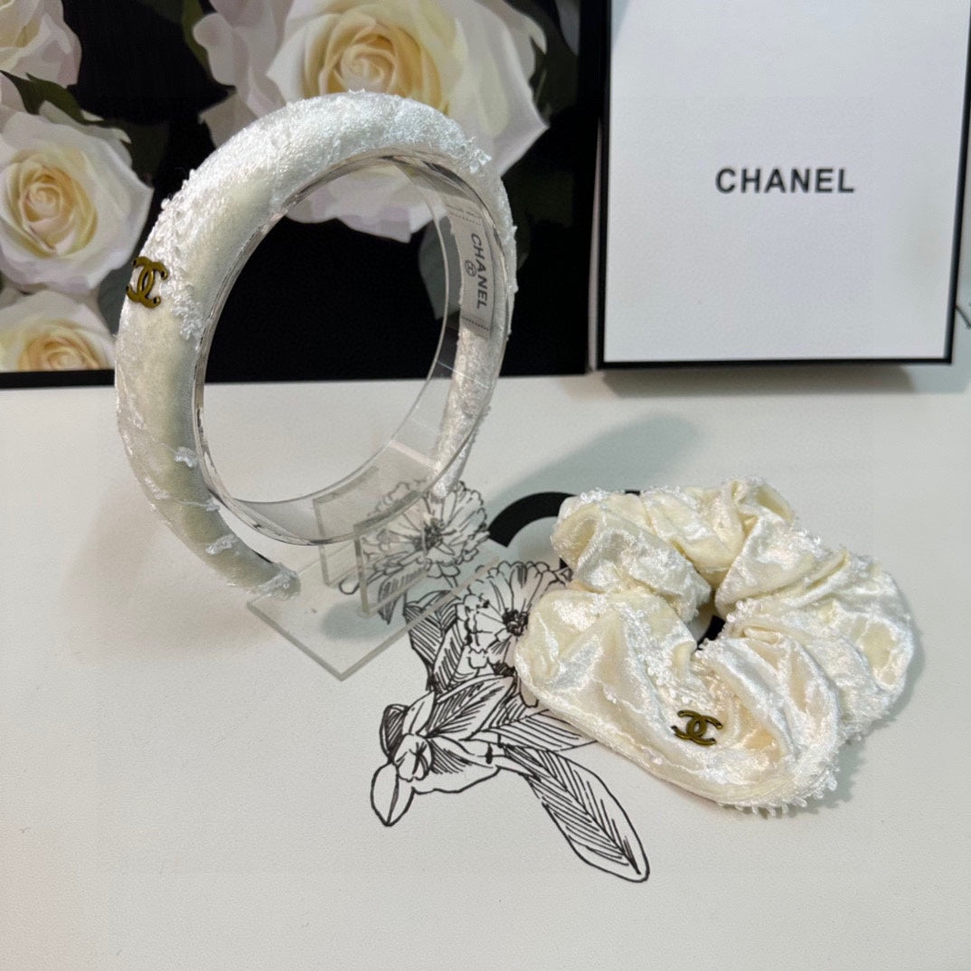 CHANEL WHITE CREAM VELVET TWO-PIECE SET 412456
