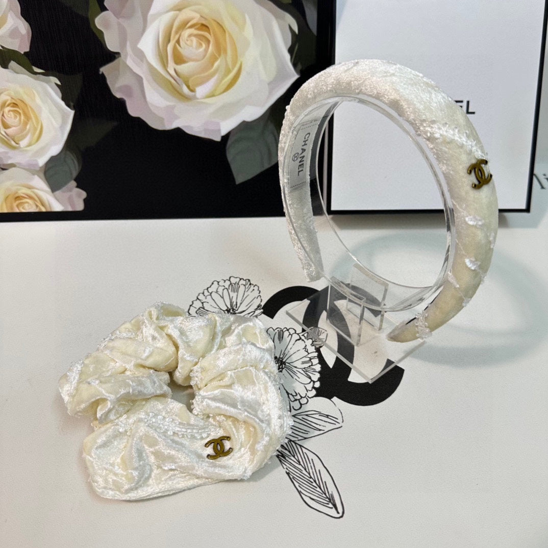 CHANEL WHITE CREAM VELVET TWO-PIECE SET 412456
