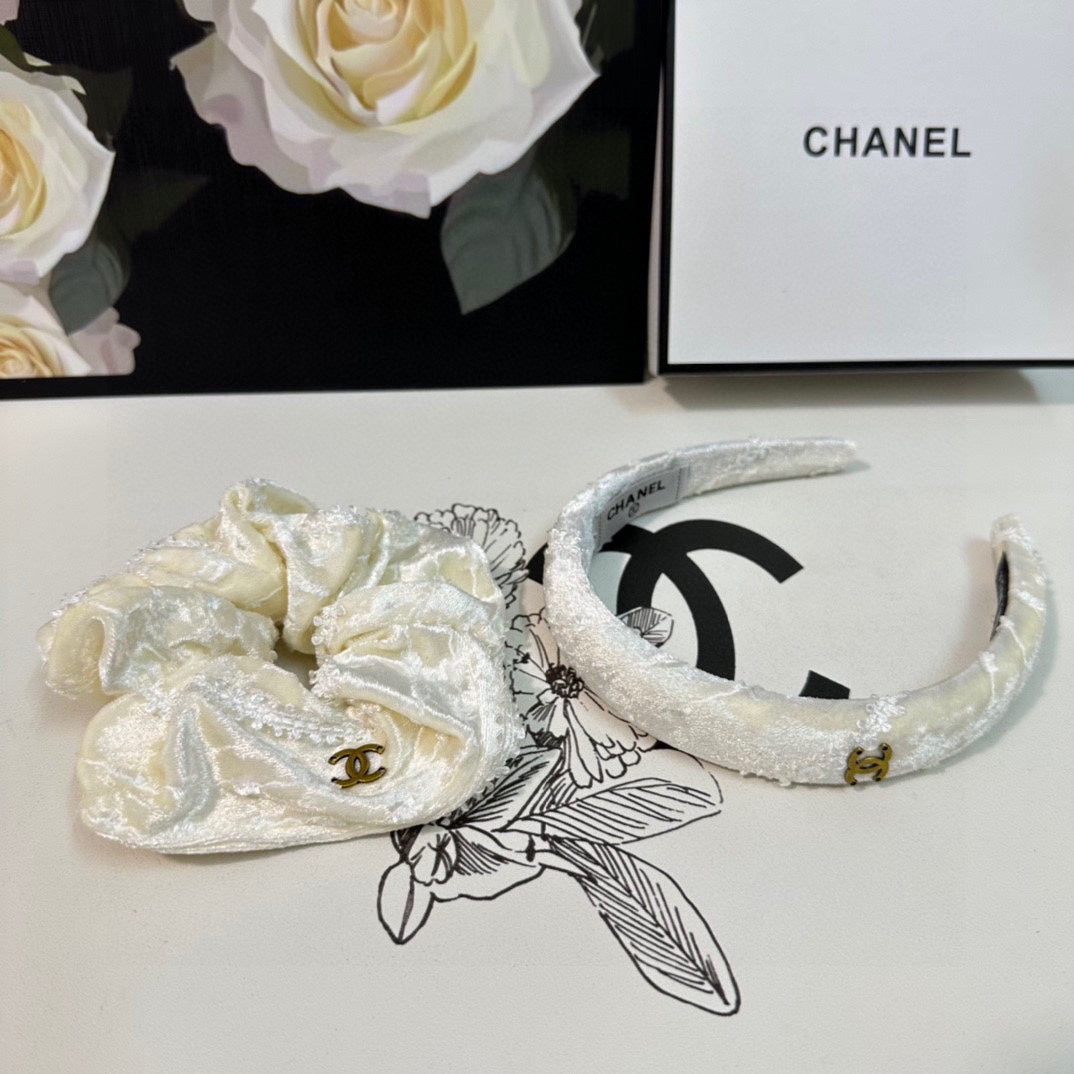 CHANEL WHITE CREAM VELVET TWO-PIECE SET 412456