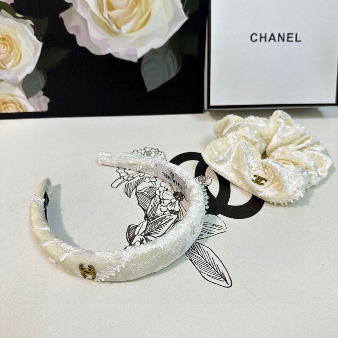 CHANEL WHITE CREAM VELVET TWO-PIECE SET 412456