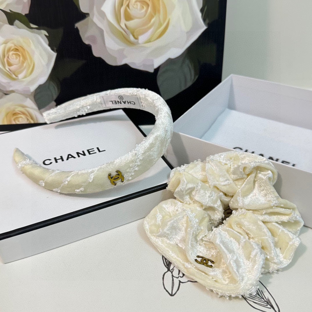 CHANEL WHITE CREAM VELVET TWO-PIECE SET 412456