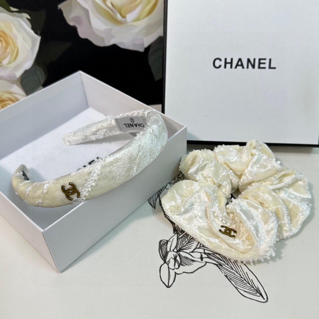 CHANEL WHITE CREAM VELVET TWO-PIECE SET 412456