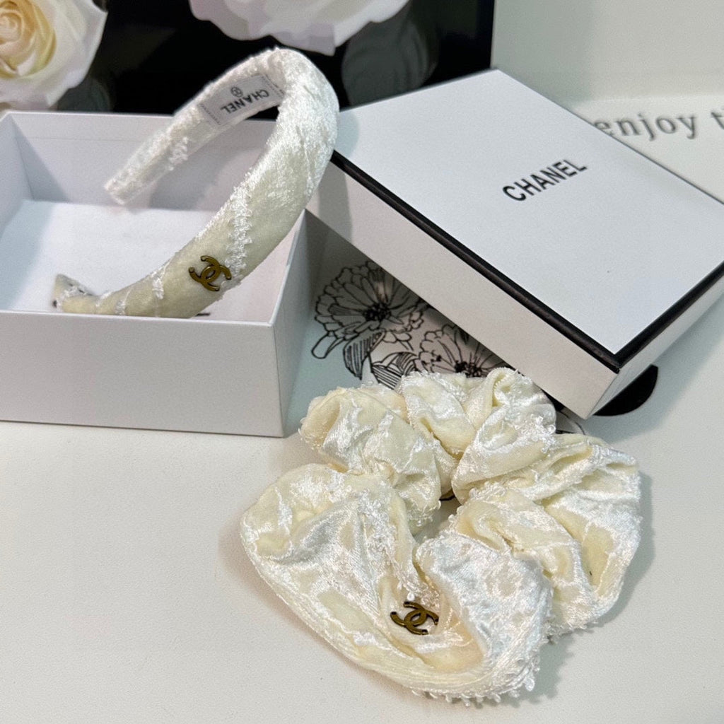 CHANEL WHITE CREAM VELVET TWO-PIECE SET 412456