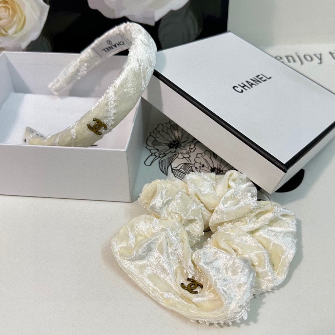 CHANEL WHITE CREAM VELVET TWO-PIECE SET 412456