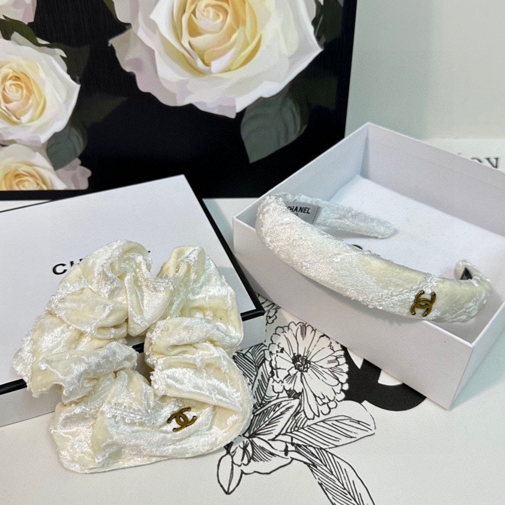 CHANEL WHITE CREAM VELVET TWO-PIECE SET 412456