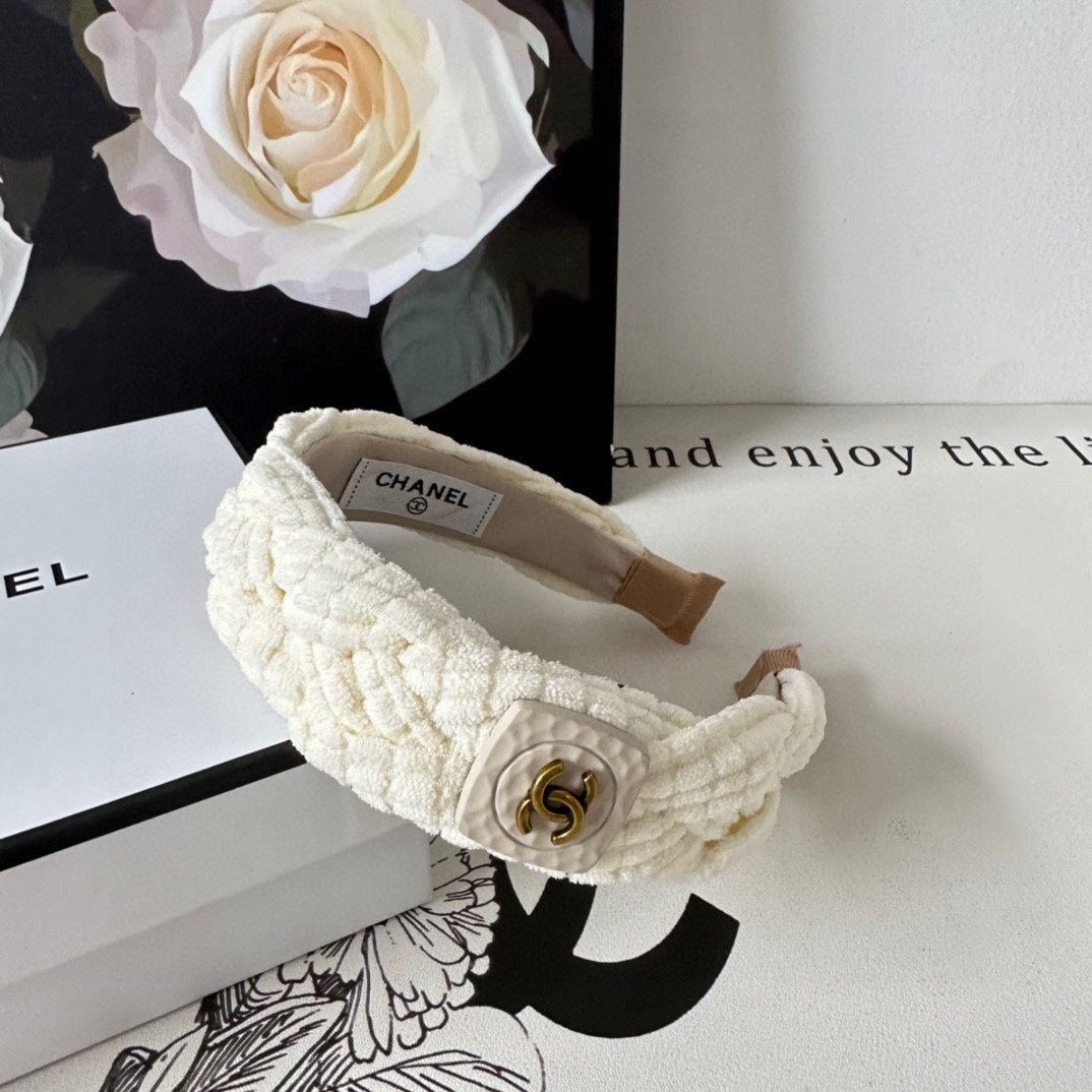 CHANEL WHITE WOOL HAIRBAND 412461