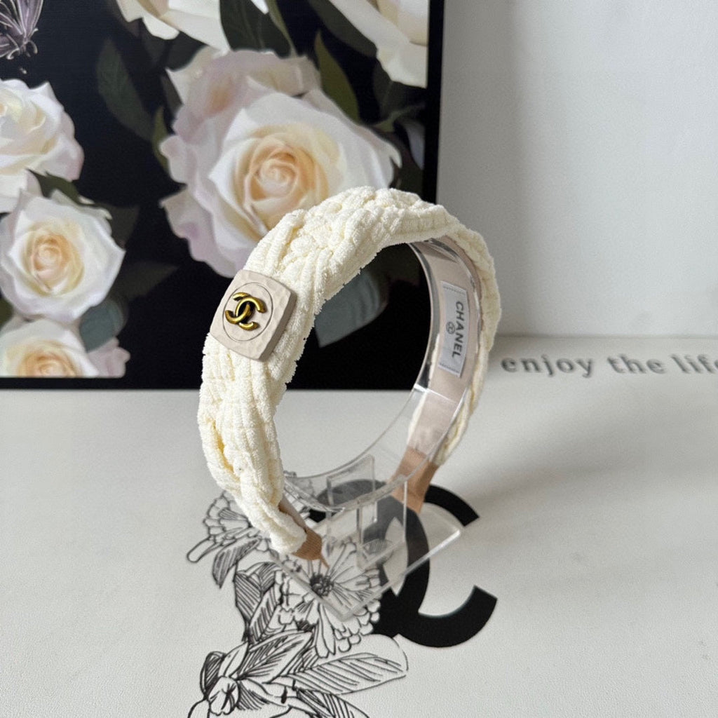CHANEL WHITE WOOL HAIRBAND 412461