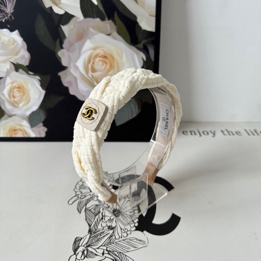 CHANEL WHITE WOOL HAIRBAND 412461