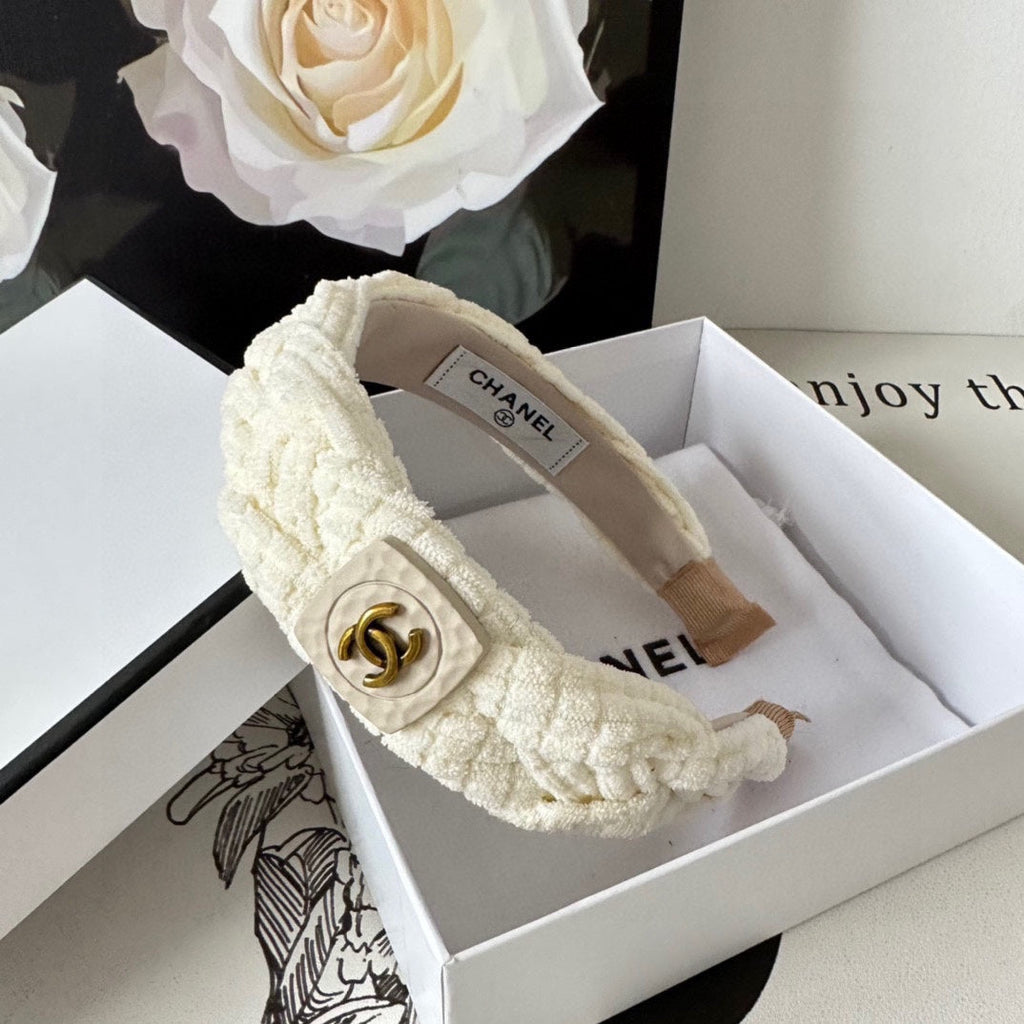 CHANEL WHITE WOOL HAIRBAND 412461