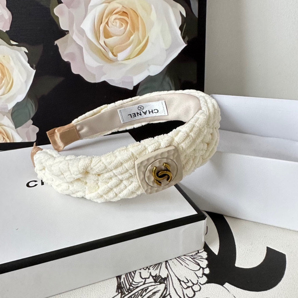 CHANEL WHITE WOOL HAIRBAND 412461