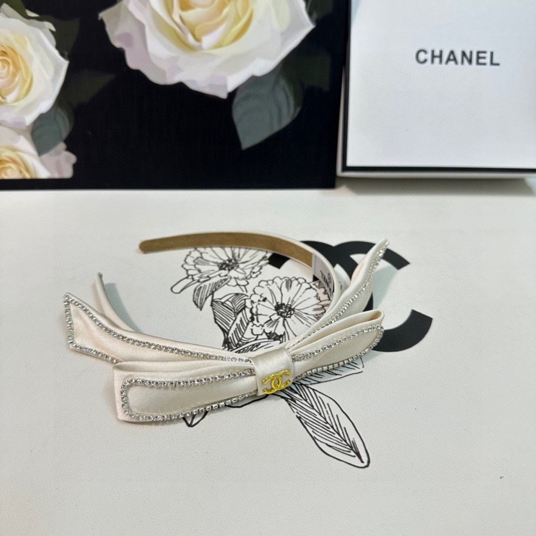 CHANEL WHITE FABRIC WITH CRYSTAL HAIRBAND 412464