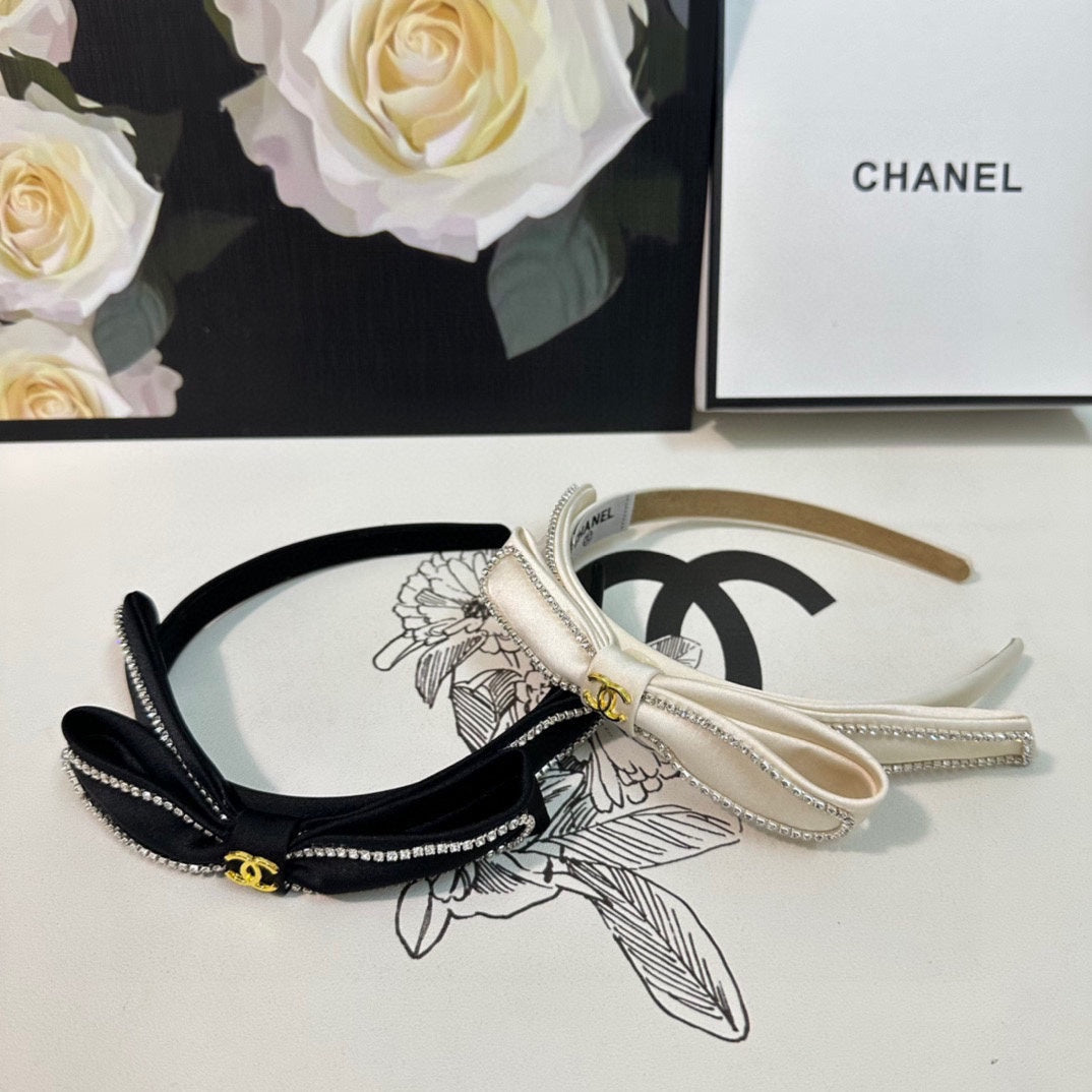 CHANEL WHITE FABRIC WITH CRYSTAL HAIRBAND 412464