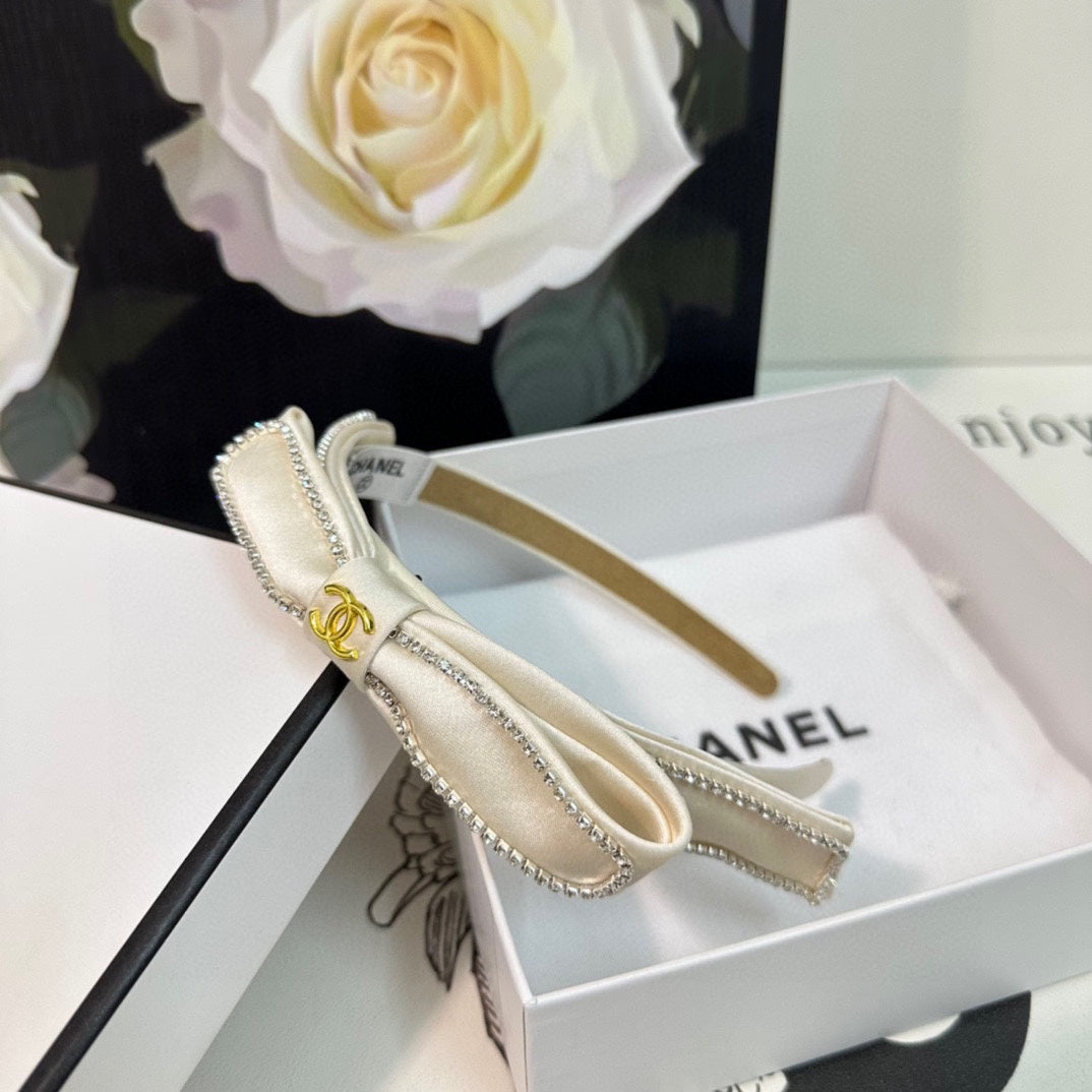CHANEL WHITE FABRIC WITH CRYSTAL HAIRBAND 412464
