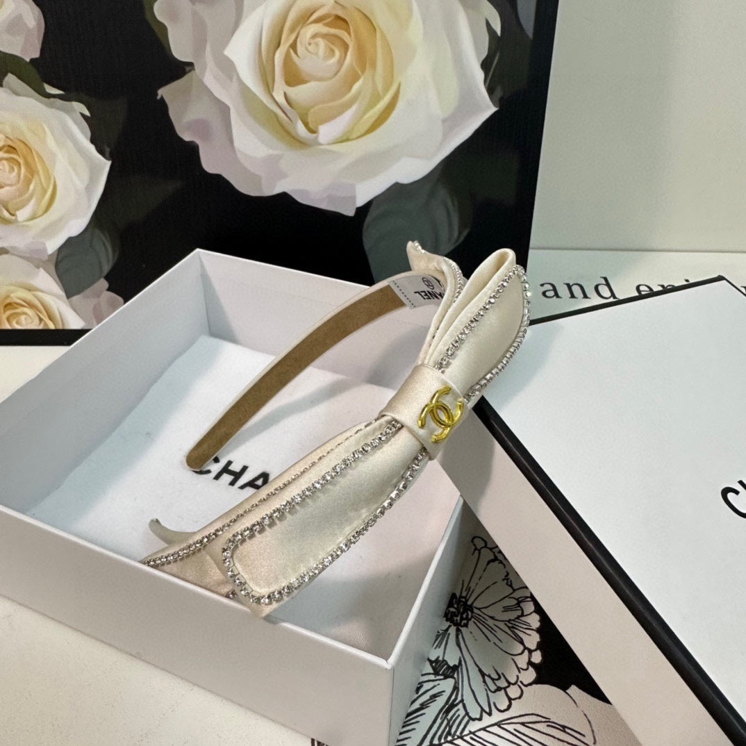CHANEL WHITE FABRIC WITH CRYSTAL HAIRBAND 412464