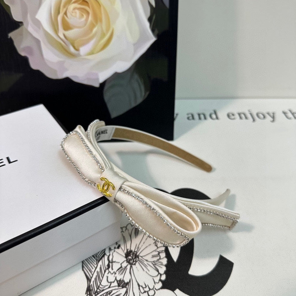 CHANEL WHITE FABRIC WITH CRYSTAL HAIRBAND 412464