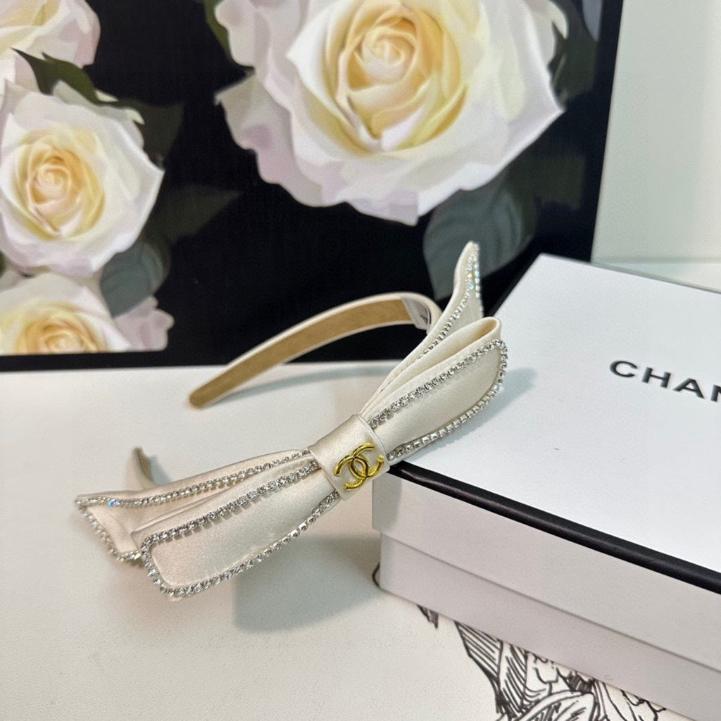CHANEL WHITE FABRIC WITH CRYSTAL HAIRBAND 412464