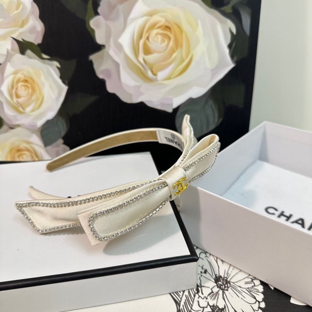 CHANEL WHITE FABRIC WITH CRYSTAL HAIRBAND 412464