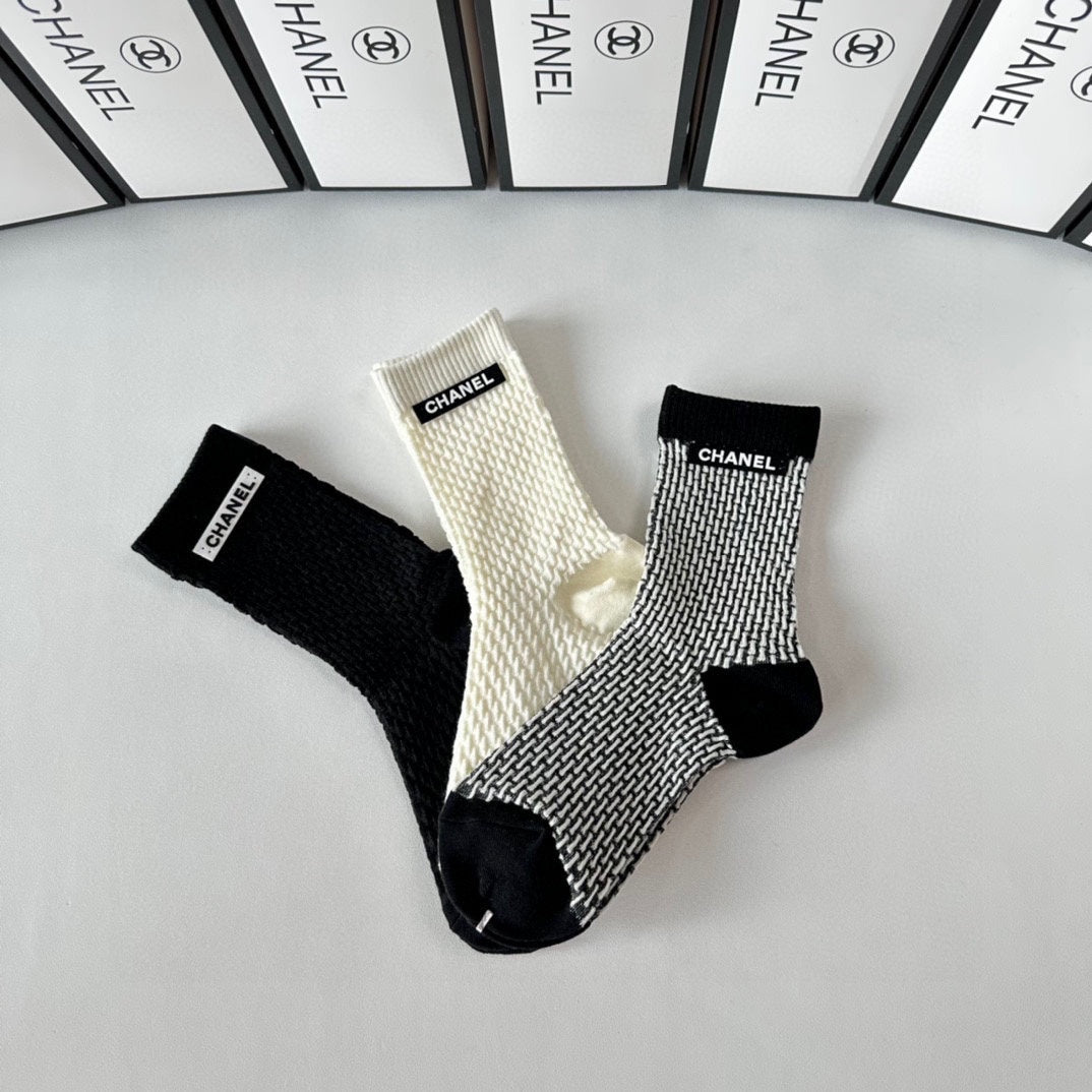 CHANEL CREW SOCKS 423837 (1 BOX)