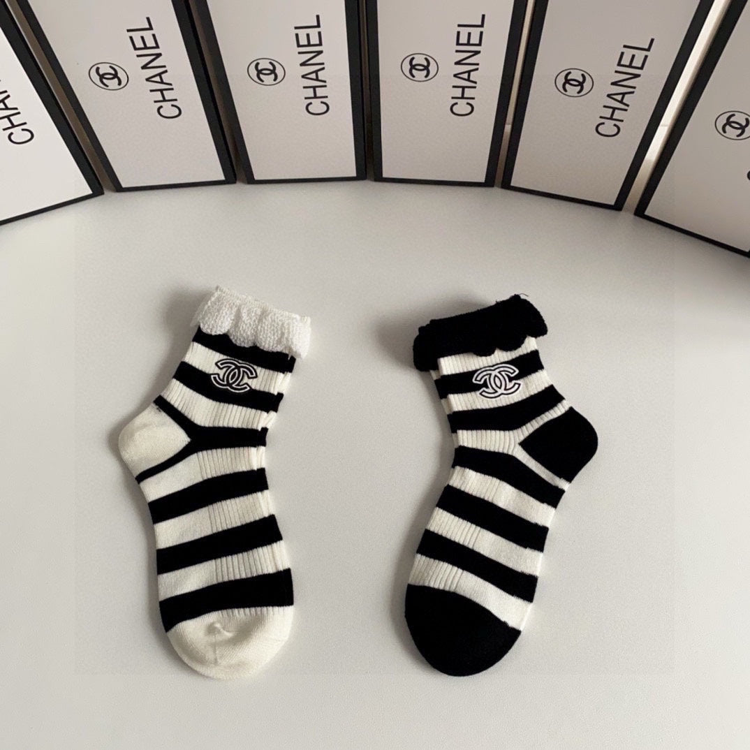 CHANEL CREW SOCKS 425664 ( 1 BOX )