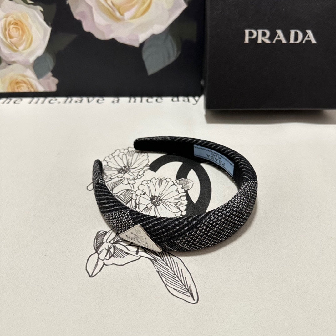 PRADA THICK HEADBAND IN BLACK MIX WHITE KNITTED FABRIC 432808