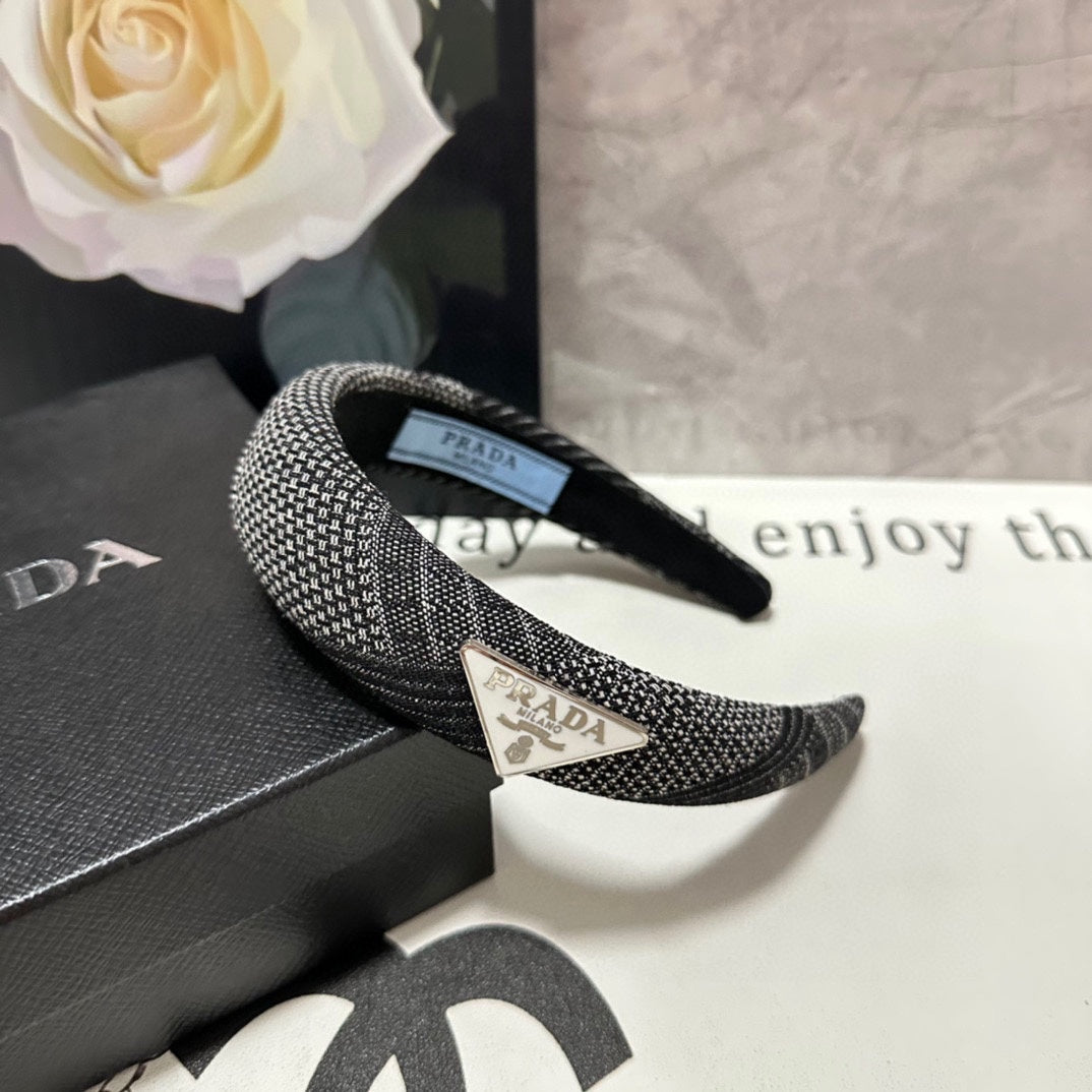 PRADA THICK HEADBAND IN BLACK MIX WHITE KNITTED FABRIC 432808