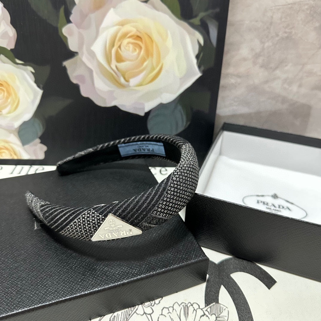 PRADA THICK HEADBAND IN BLACK MIX WHITE KNITTED FABRIC 432808