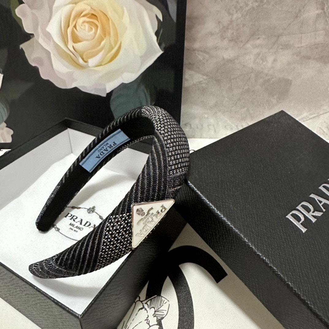 PRADA THICK HEADBAND IN BLACK MIX WHITE KNITTED FABRIC 432808