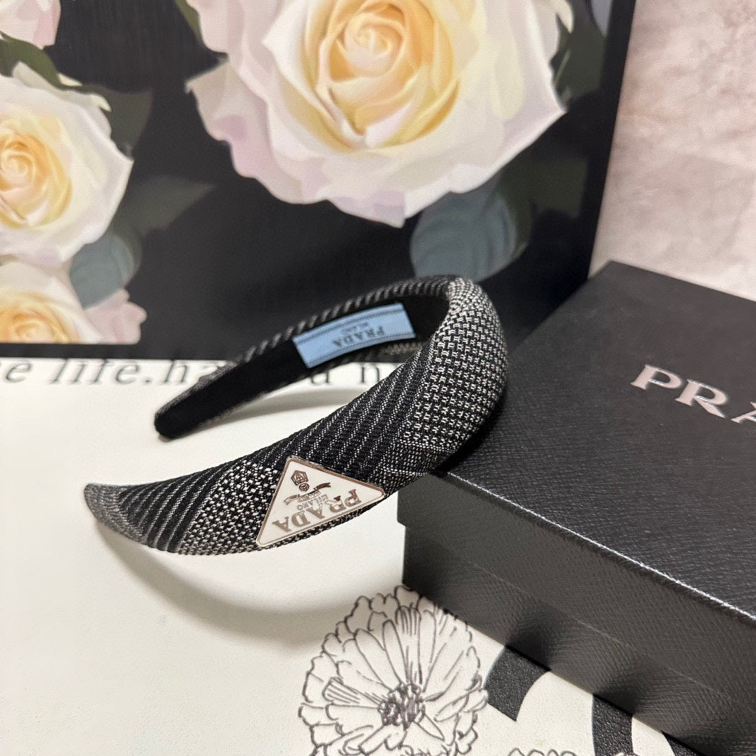 PRADA THICK HEADBAND IN BLACK MIX WHITE KNITTED FABRIC 432808