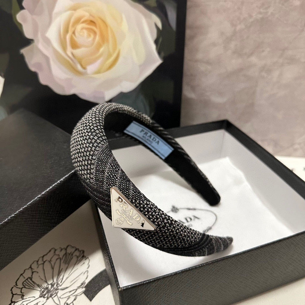 PRADA THICK HEADBAND IN BLACK MIX WHITE KNITTED FABRIC 432808