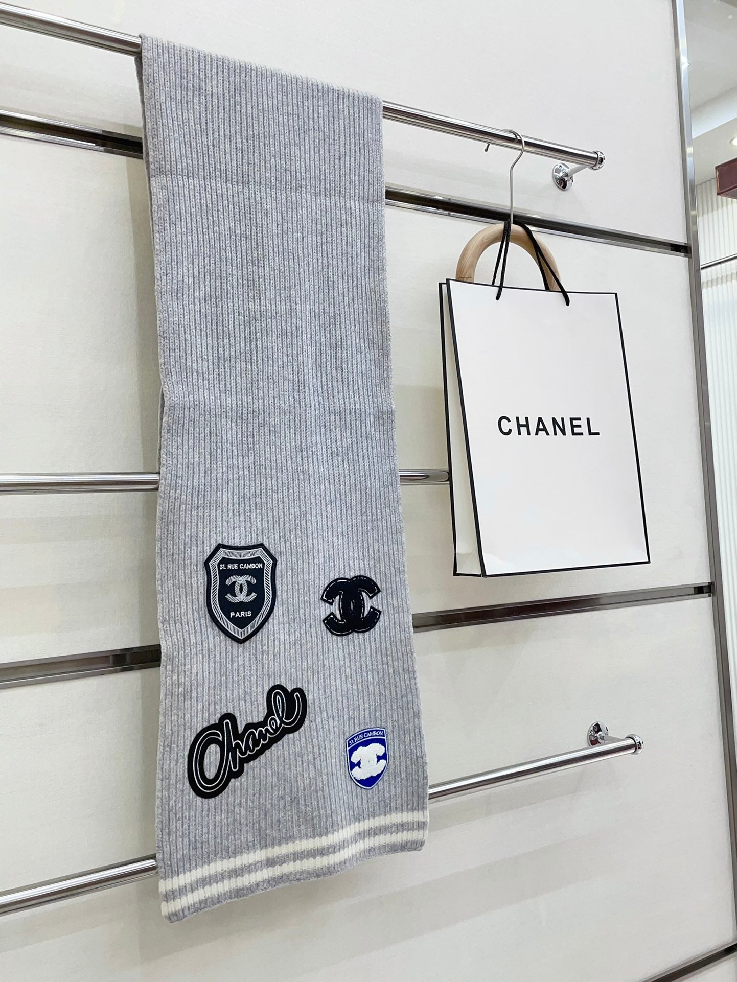 CHANEL SCARF 180 CM IN CLOUD GRAY PURE CASHMERE WITH STICKER 389999