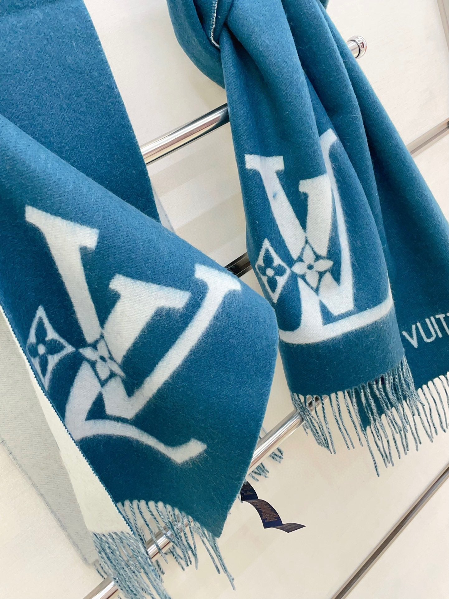 LOUIS VUITTON SMASH SCARF 210 CM IN ELECTRIC BLUE WOOL 390964