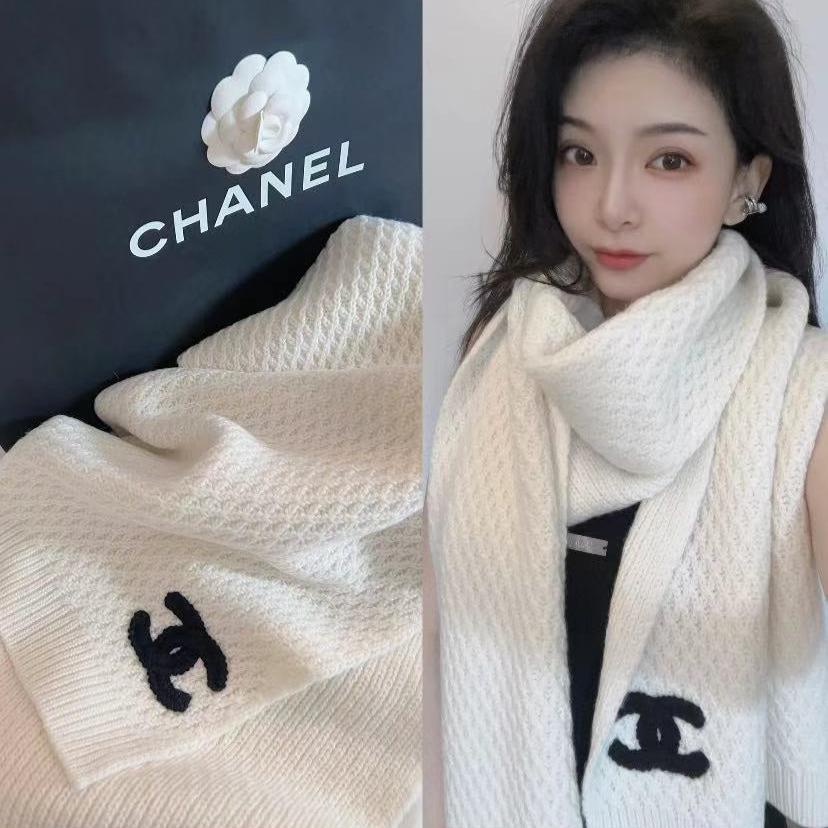 CHANEL SCARF 190 CM IN WHITE CASHMERE 393183