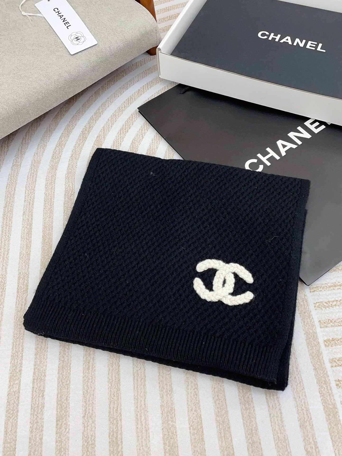 CHANEL SCARF 190 CM IN BLACK CASHMERE 393184