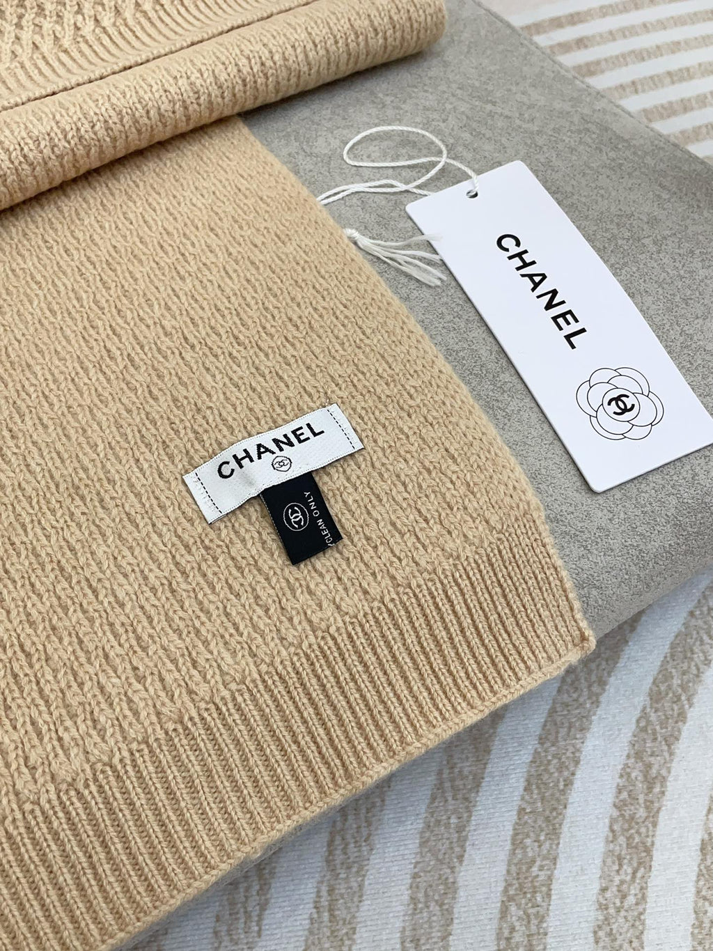 CHANEL SCARF 190 CM IN DESERT BROWN CASHMERE 393185