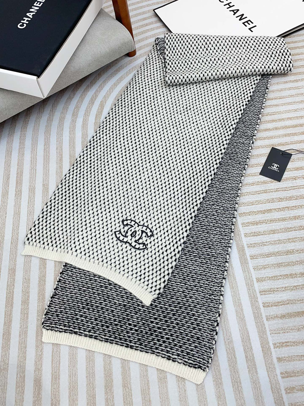 CHANEL SCARF 180 CM IN WHITE MIX BLACK CASHMERE 394592