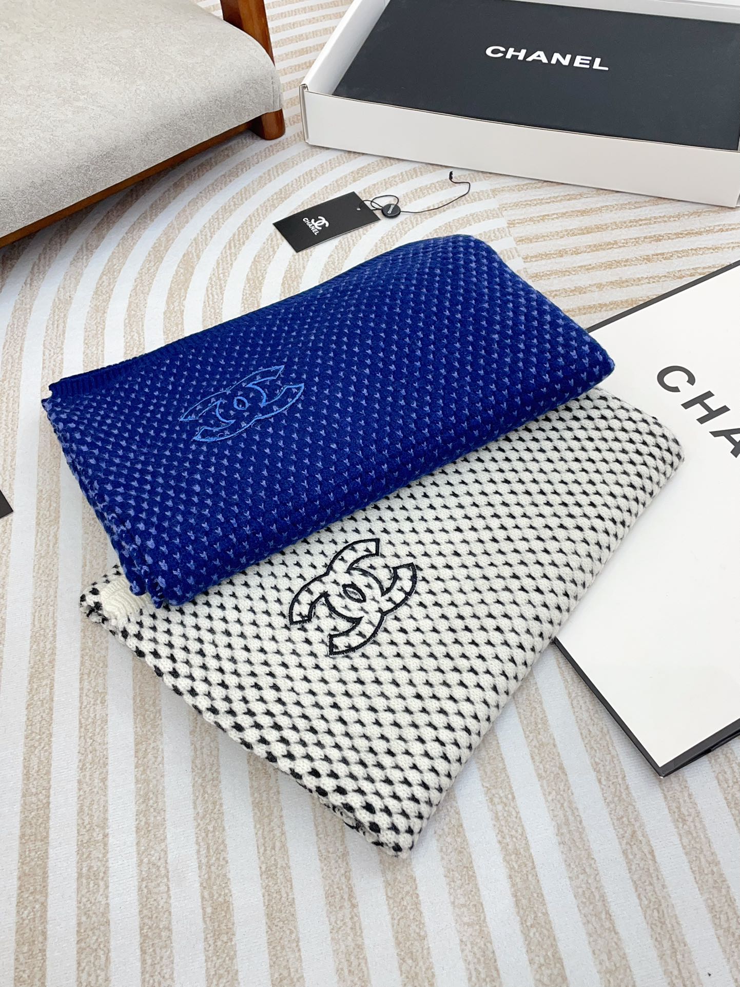 CHANEL SCARF 180 CM IN WHITE MIX BLACK CASHMERE 394592