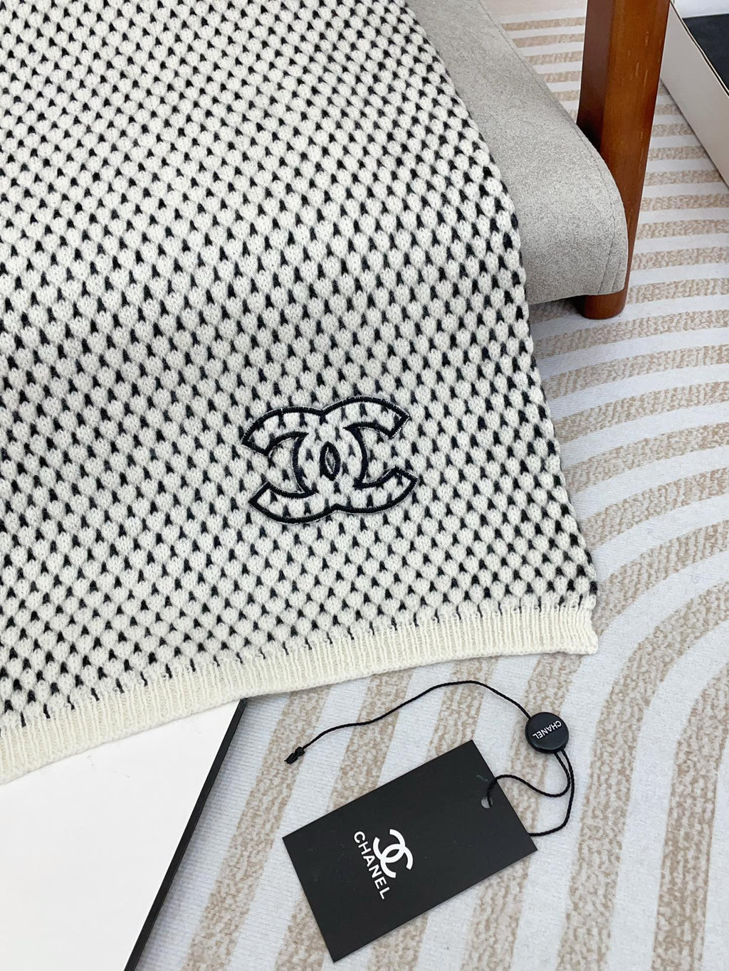 CHANEL SCARF 180 CM IN WHITE MIX BLACK CASHMERE 394592