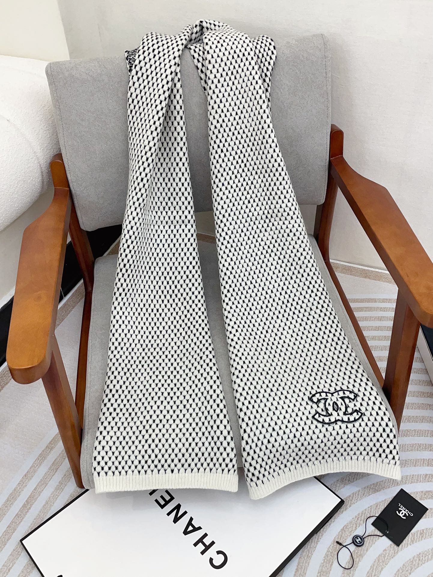 CHANEL SCARF 180 CM IN WHITE MIX BLACK CASHMERE 394592