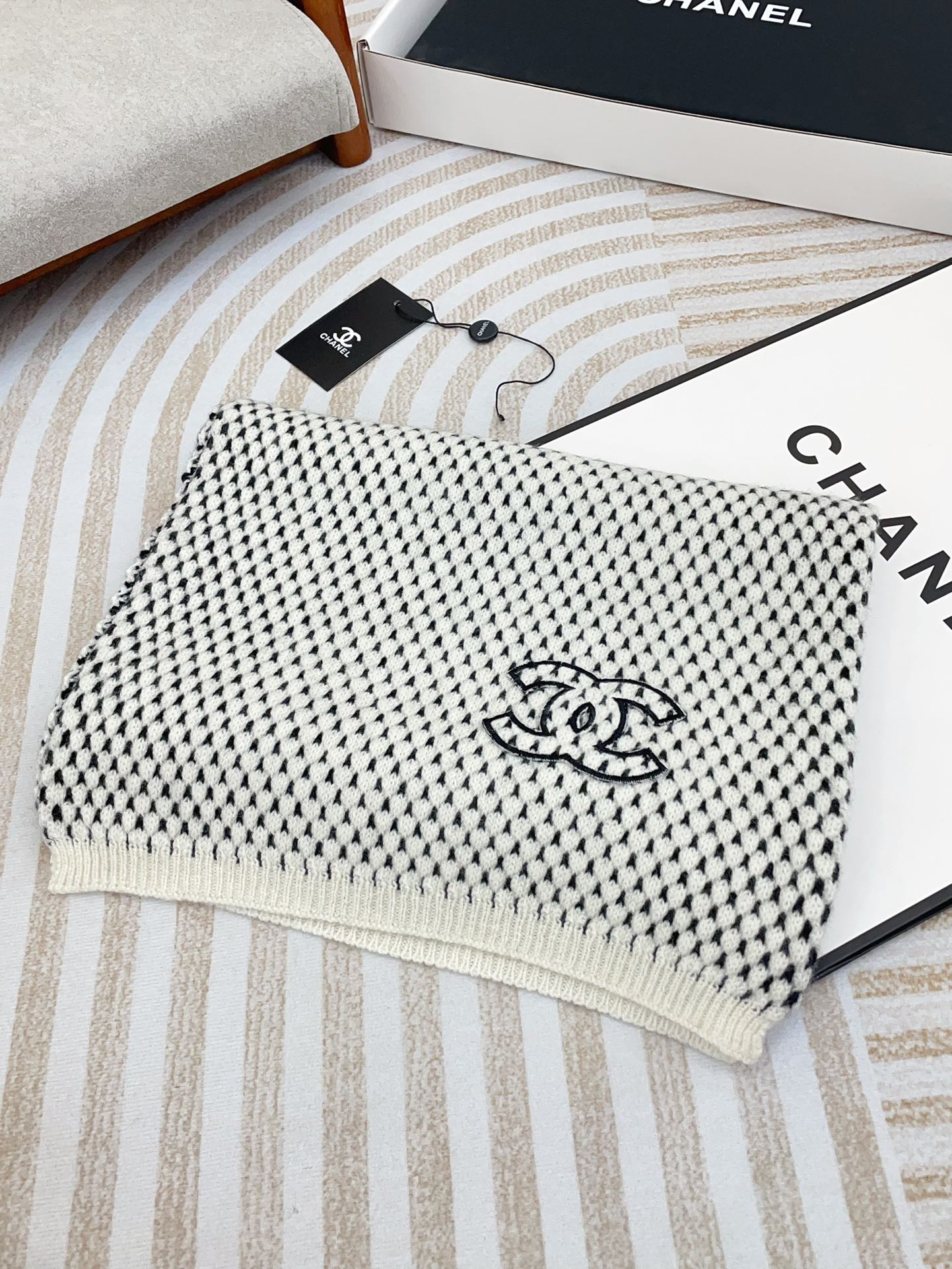 CHANEL SCARF 180 CM IN WHITE MIX BLACK CASHMERE 394592