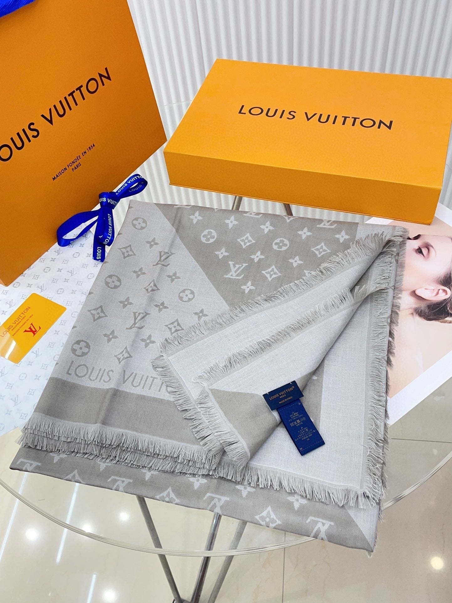 LOUIS VUITTON DUOGRAM SCARF 140 CM IN LIGHT GRAY SILK 396240