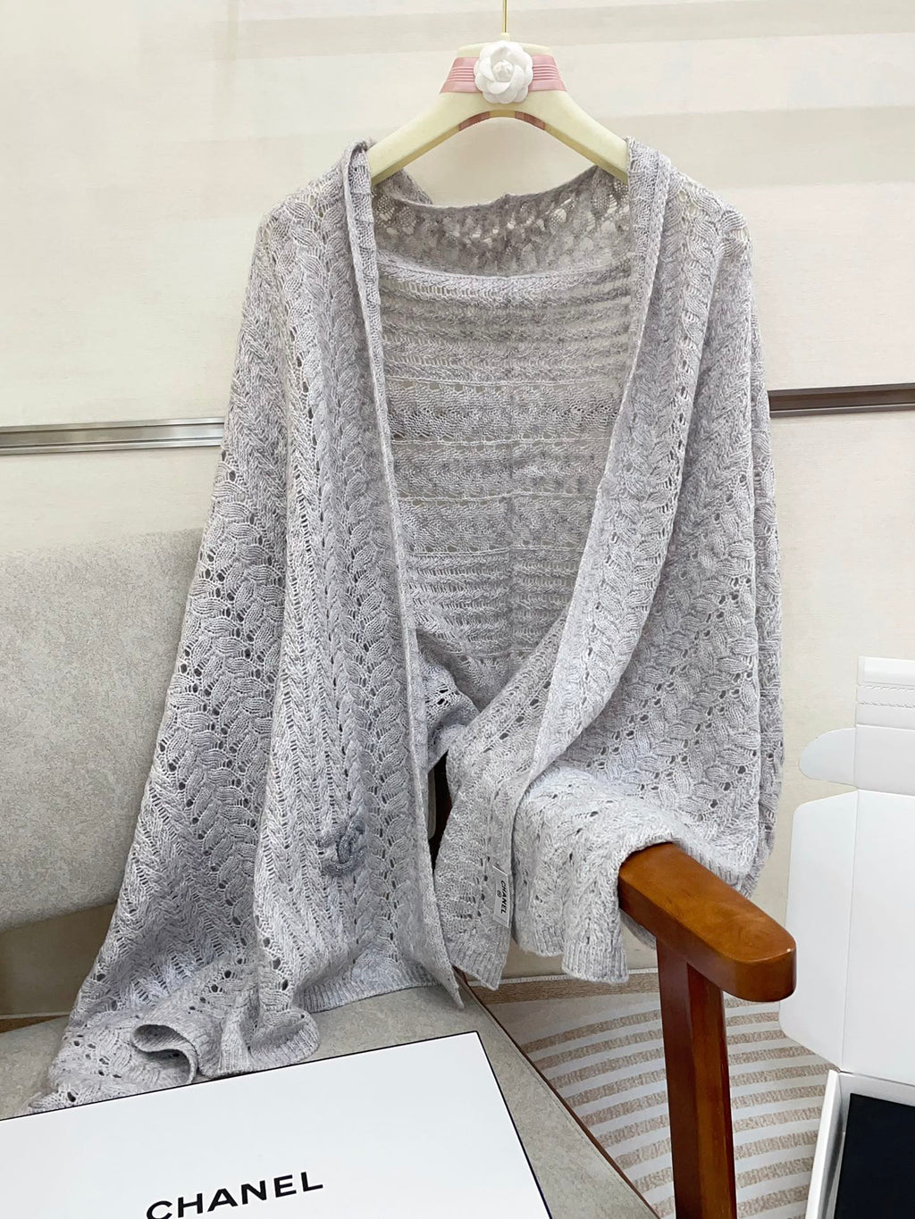 CHANEL SCARF 190 CM IN CLOUD GRAY CASHMERE 396247