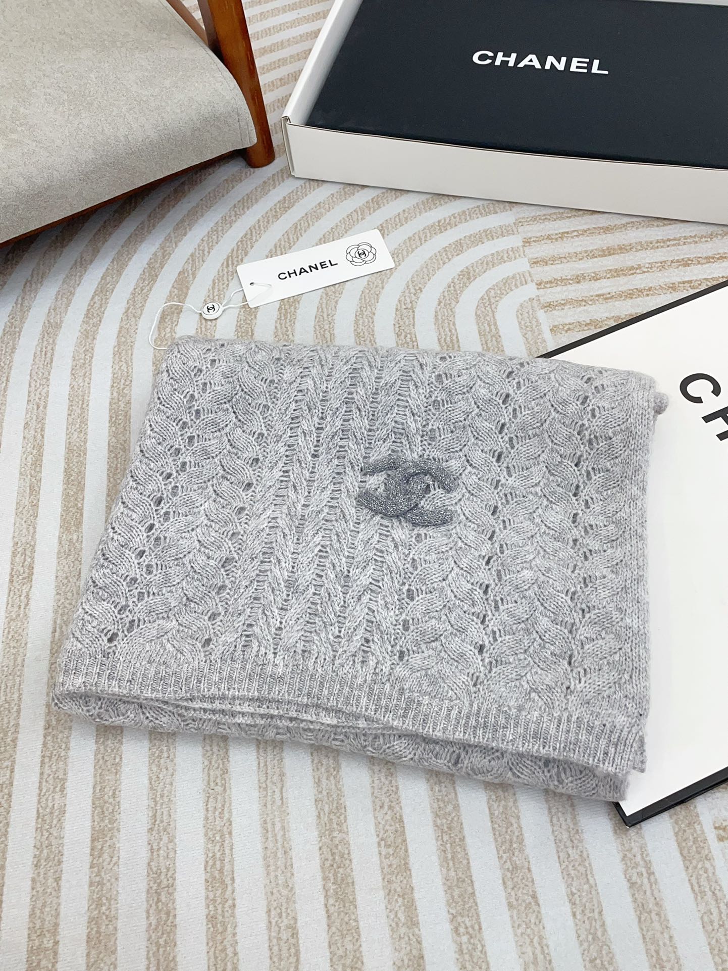 CHANEL SCARF 190 CM IN CLOUD GRAY CASHMERE 396247