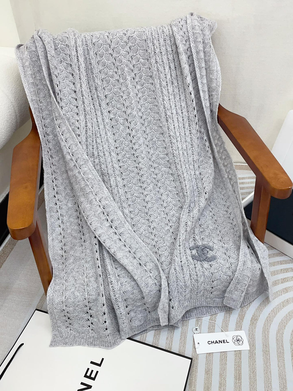 CHANEL SCARF 190 CM IN CLOUD GRAY CASHMERE 396247